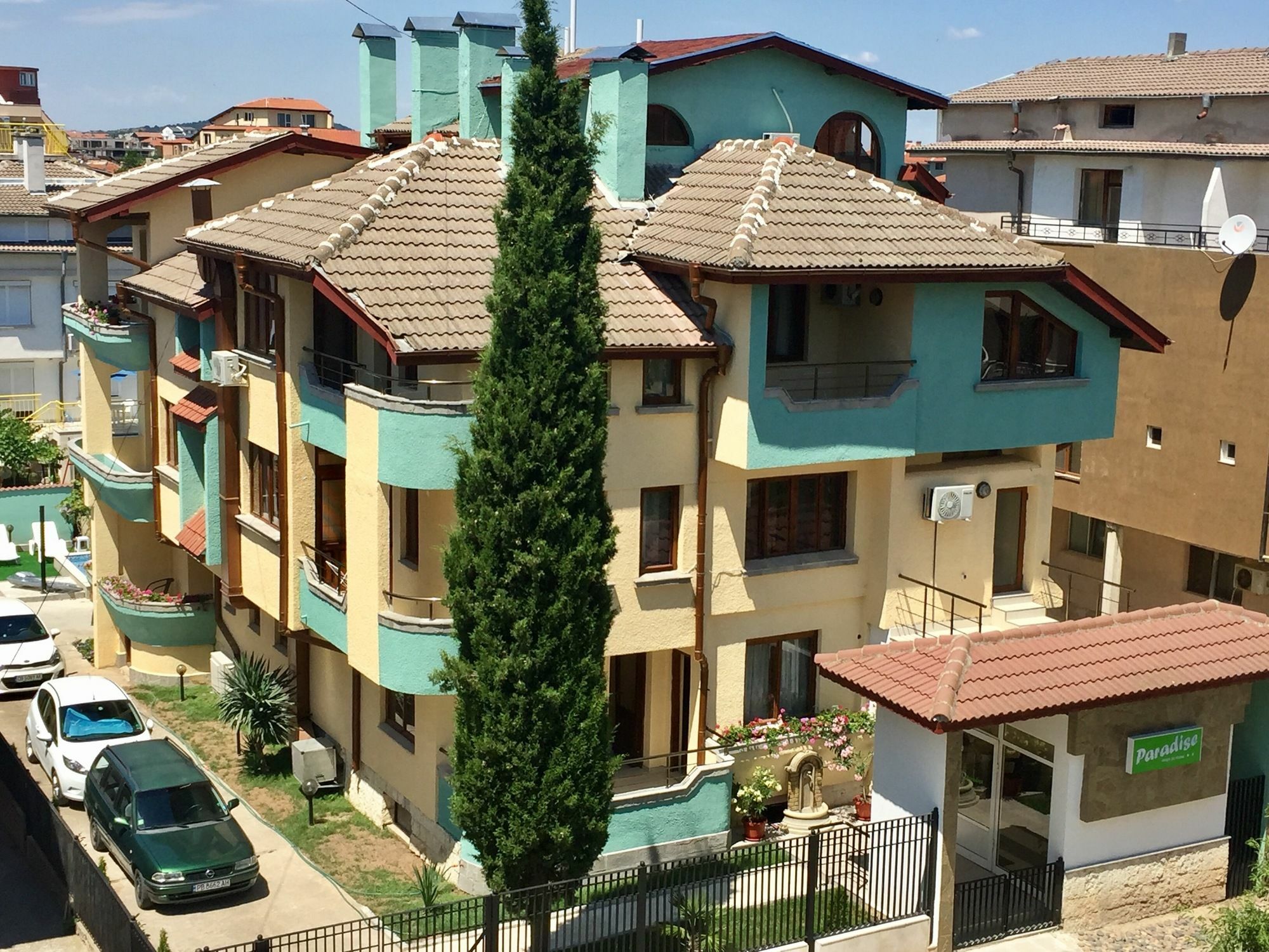 Paradise تشيرنوموريتس المظهر الخارجي الصورة
